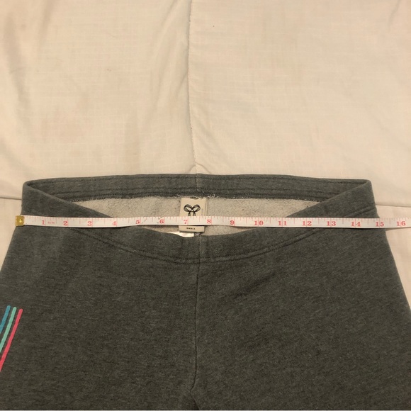 3/40$ TNA — Y2K Grey Cropped Joggers - Picture 5 of 8